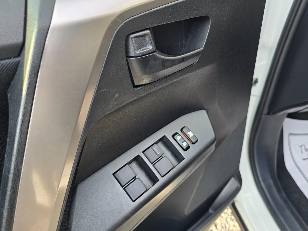 2017 Toyota RAV4 LE photo
